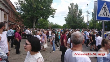 Сотни николаевцев остановили кортеж Зеленского у завода