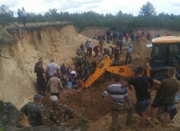 Ровенщину потрясла трагедия: тонны песка похоронили малышей заживо, спасли не всех