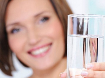 6 оздоровительных эффектов, которые связаны с питьем обычной воды