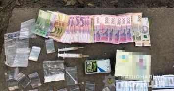 На Днепропетровщине мужчина носил с собой наркотики на 32 тысячи гривен