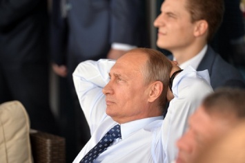 Путин пришел на встречу с Лукашенко в "золотом" наряде: "простым смертным за эти деньги можно год прожить"