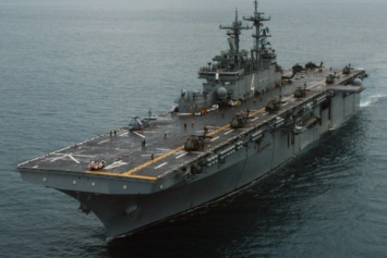Корабль США сбил беспилотник Ирана: Трамп заявил об опасности