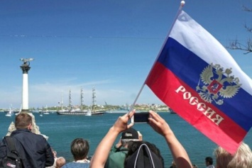 ''Полная ж*па'': в Крыму разозлились на туристов из России