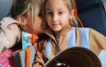 "Моя любовь": Лобода растрогала сеть нежным фото с дочкой с концерта