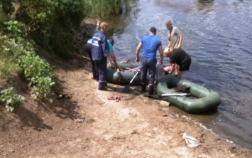 На Днепропетровщине в дрейфующей лодке нашли труп