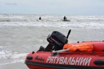Выбившегося из сил мелитопольца спасатели вытащили из моря
