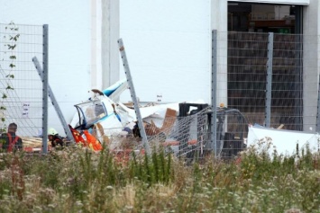 В Германии самолет разбился возле гипермаркета, есть жертвы