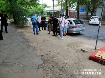 На голосование избиратель в Николаевской области пришел с оружием