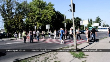 В Павлограде жители многоэтажки, отключенной от газа, перекрывали трассу