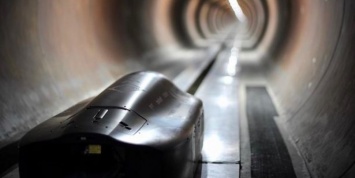 Студенты разогнали тележку в трубе Hyperloop до 463 км/ч