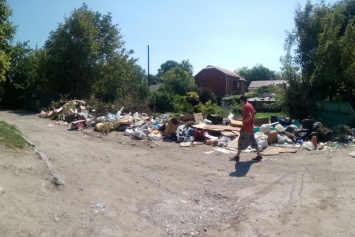 Ряд улиц Симферополя очистили от мусора и отремонтировали дорогу