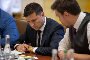 У Зеленского сделали громкое заявление о досрочных выборах: «в максимально короткие сроки»
