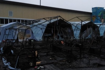 При пожаре в палаточном городке в России погиб ребенок