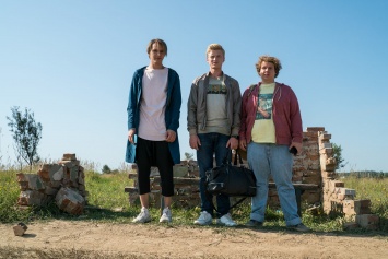 В новом сезоне ТНТ покажет комедийные сериалы «Жуки», «Полярный-17» и «Триада»