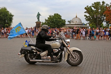 Три тысячи километров и три десятка городов: в Одессе финишировал мотопробег "За единство Украины!"