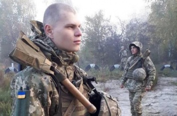 В Днепре попрощались погибшим в первый день "летнего перемирия" бойцом ВСУ