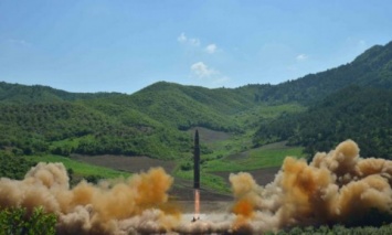 Северная Корея запустил две неопознанные ракеты