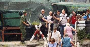 Российских пропагандистов и боевиков пустили на украинскую территорию в Станицу Луганскую