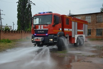 В Украине построили уникальный пожарный автомобиль (фото)