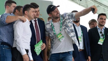 "Будьте людьми, не воруйте": Зеленский провел первую встречу с однопартийцами