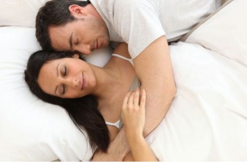Медики объяснили, почему опасно спать в пижаме