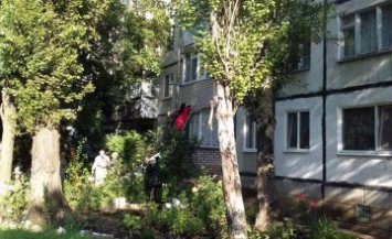 На Днепропетровщине 23-летняя девушка выпрыгнула из окна третьего этажа