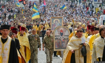 В столице верующие собираются на ул. Владимирской, где начнется крестный ход ко Дню Крещения Руси