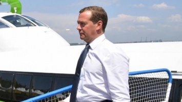 МИД Украины назвал циничным визит Медведева в Крым на парад оккупационного флота