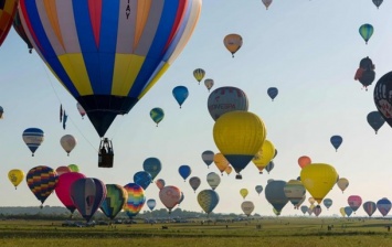 Во Франции проходит фестиваль воздушных шаров (ФОТО, ВИДЕО)