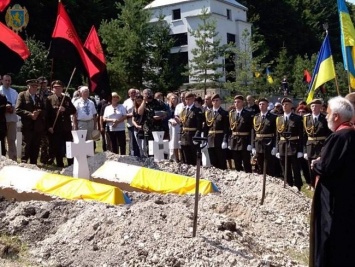 В ВСУ очередной скандал из-за участия в перезахоонени останков бойцов дивизии "Галичина"