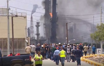 На заводе Exxon Mobil в Техасе произошел пожар, десятки пострадавших