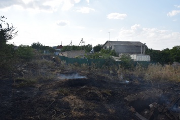 В Николаевской области за сутки сгорели хозпостройки общей площадью 100 кв. м и выгорело 11,7 га открытых территорий (ФОТО)