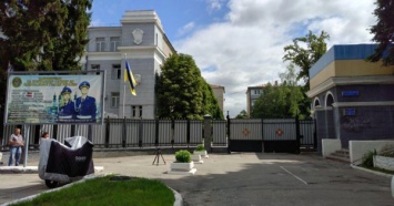 В Харькове призывника заковали в наручники и отвезли на сборный пункт. В военкомате опровергают