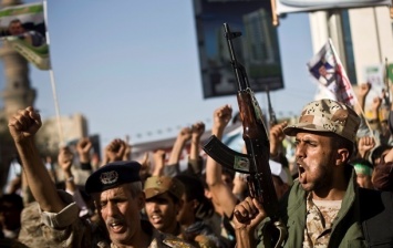 В Йемене пять военных погибли при ракетном обстреле хуситов - СМИ