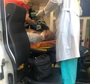 В Кривом Роге пассажир напал с ножом на таксиста: пострадавший в тяжелом состонии