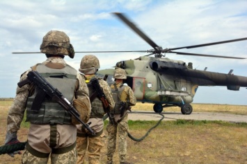 Бойцы николаевской 79-ки выполнили сложнейшее десантирование с вертолета Ми-8