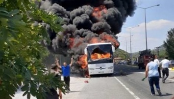 В Турции загорелся пассажирский автобус, 5 погибших