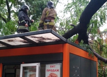 Потоп в Одессе: сегодня коммунальщики и спасатели борются с последствиями, - ФОТО