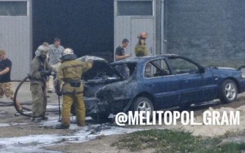В Запорожской области на СТО ЧП: Сгорели автомобили, пострадали люди (ФОТО, ВИДЕО)