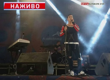 85 лет Криворожстали: празднование в Марьяновке закончилось концертом и фейерверком (фото, видео)
