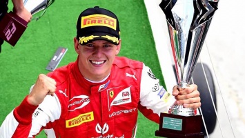 Сын Шумахера впервые выиграл гонку в Формуле-2