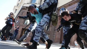 МИД Чехии призвал власти РФ уважать базовые права человека