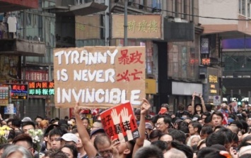 Правительство Гонконга заявило о "чрезвычайно крайним мерам" из-за протестов