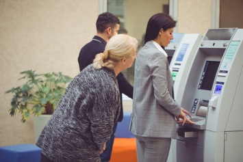 В украинских банках начали зависать деньги из-за перехода на IBAN