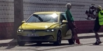 Новый Volkswagen Golf сфотографировали без камуфляжа