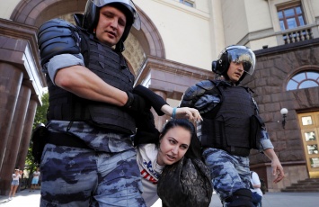 В Москве разогнали пикет в поддержку арестованного студента ВШЭ