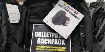 В США школьникам начали продавать пуленепробиваемые рюкзаки