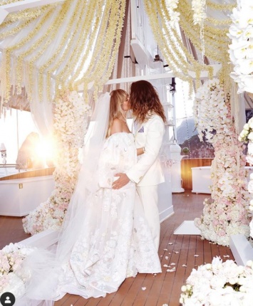 Супермодель из девяностых Хайди Клум вышла замуж за гитариста из Tokio Hotel. Фото