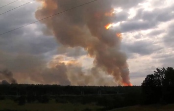 Взрывы на военных складах под Ачинском: в Минобороны РФ назвали предварительную причину