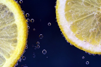 Химики изобрели волокно, которое при взаимодействии с потом человека источает аромат лимона